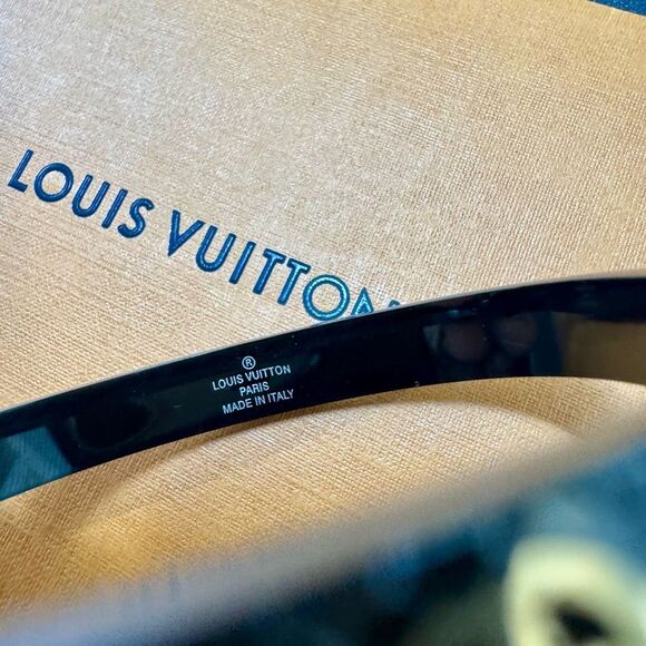 Louis Vuitton Black Enamel Gold Metal LV Motif Bangle – Medium - Picture 10 of 16